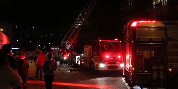 İzmir'de 16 katlı sitede çıkan yangın korkuttu