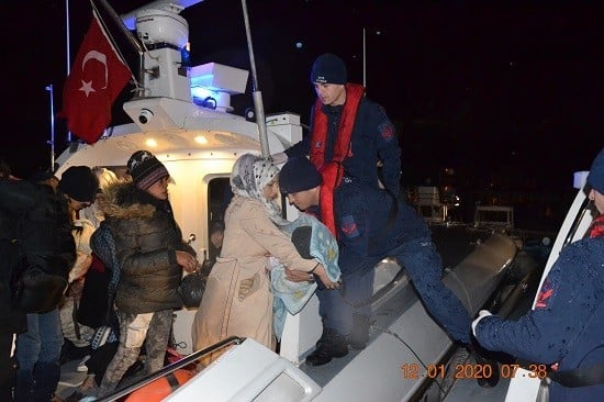 İzmir’de 253 kaçak göçmen yakalandı 