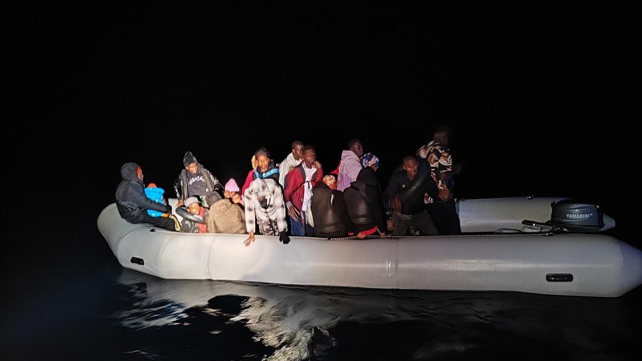İzmir'de 42 düzensiz göçmen yakalandı