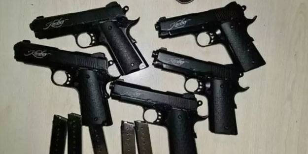 İzmir'de 5 tabanca ele geçirildi