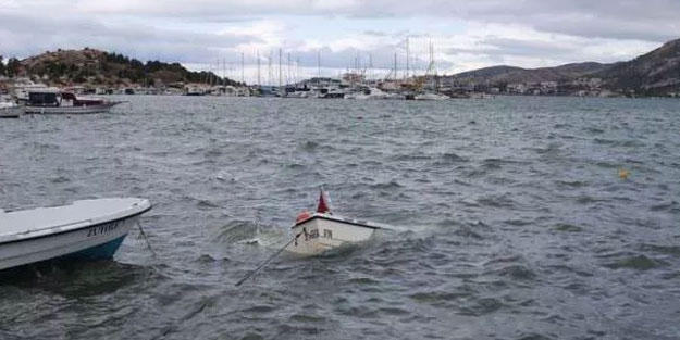 İzmir'de 5 tekne battı