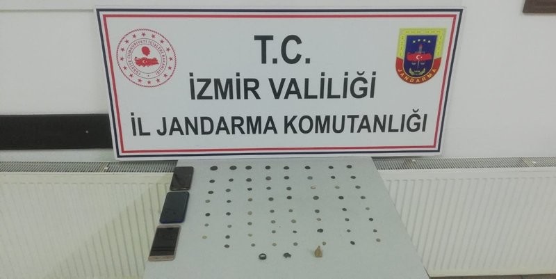 İzmir’de 65 tarihi eser ele geçirildi