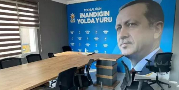 İzmir'de AK Parti irtibat bürosuna sopalı saldırı! 1 kişi gözaltına alındı