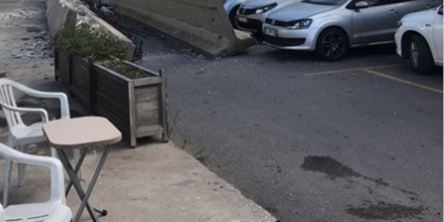 İzmir’de yol çöktü