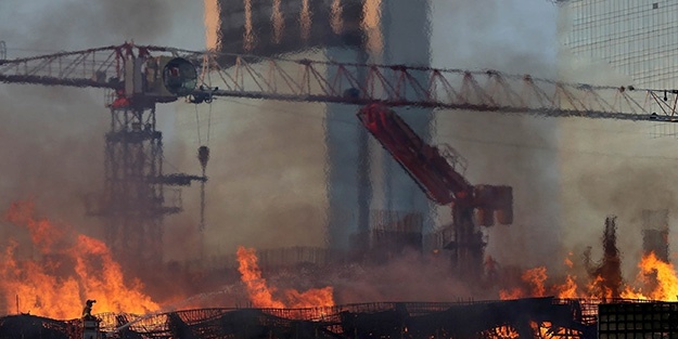 İzmir'de alışveriş merkezinde yangın