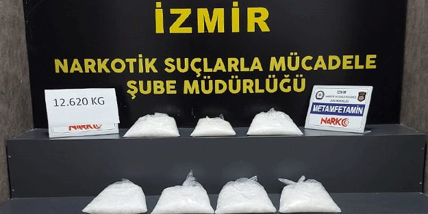 İzmir'de araçlarında uyuşturucu ele geçirilen 3 zanlı tutuklandı