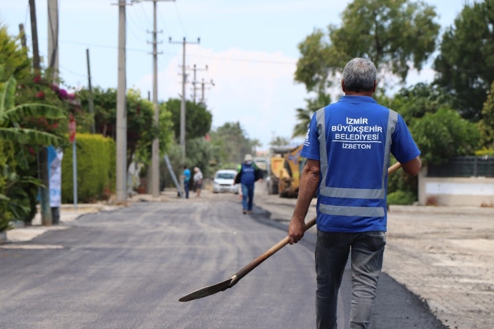 İzmir’de asfalt atağı sürüyor 