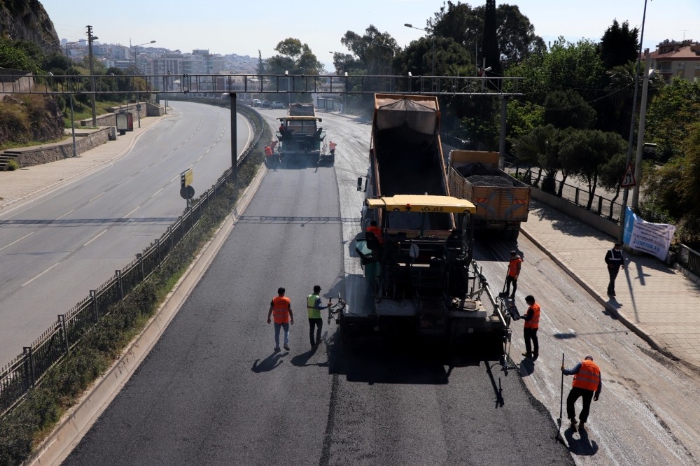 İzmir’de asfalt çalışmaları hafta sonu hız kazanacak 
