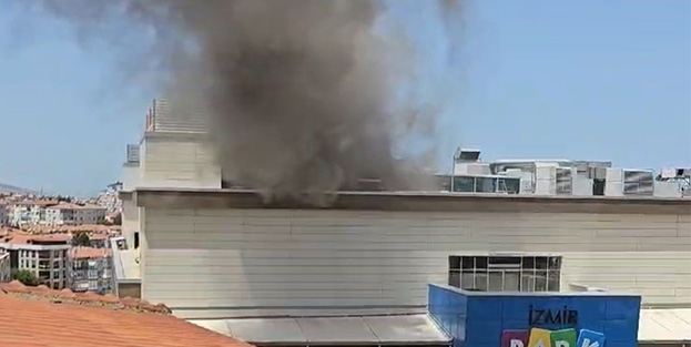 İzmir'de AVM'de yangın! AVM boşaltıldı