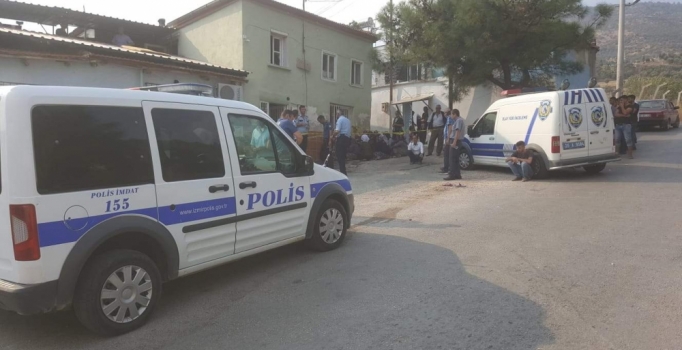İzmir'de babasının tabancasıyla oynayan çocuk kendini vurdu