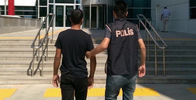 İzmir'de ’Başkomiser’ yalanıyla yaşlı adamı dolandırmaya çalıştı