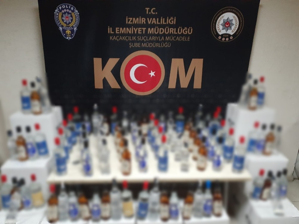 İzmir’de bin 406 şişe sahte içki ele geçirildi 