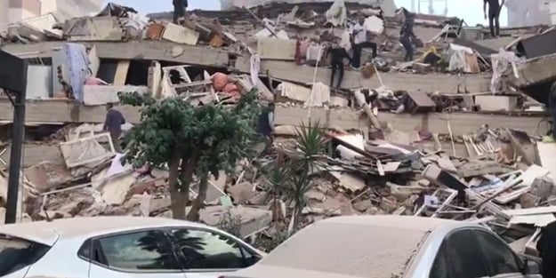 İzmir'de binalar çöktü! İşte ilk görüntüler