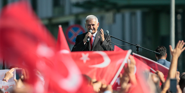 İzmir'de Binali Yıldırım'a coşkulu karşılama