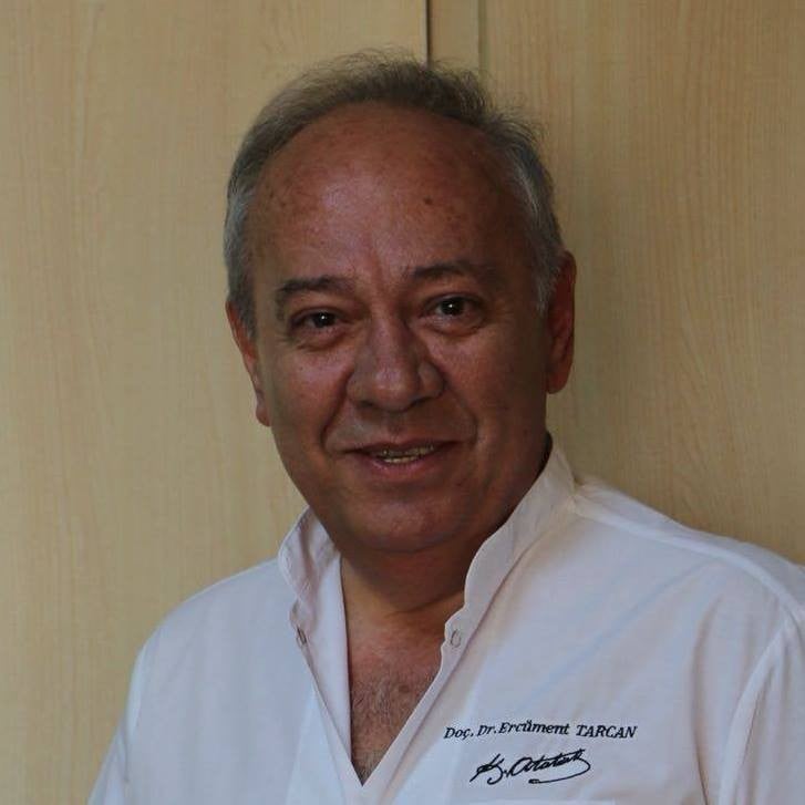 İzmir’de bir doktor görevi başında hayatını kaybetti 