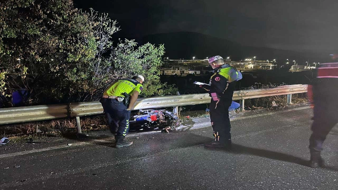 İzmir’de bisikletle kamyonet çarpıştı! 1 ölü, 1 yaralı