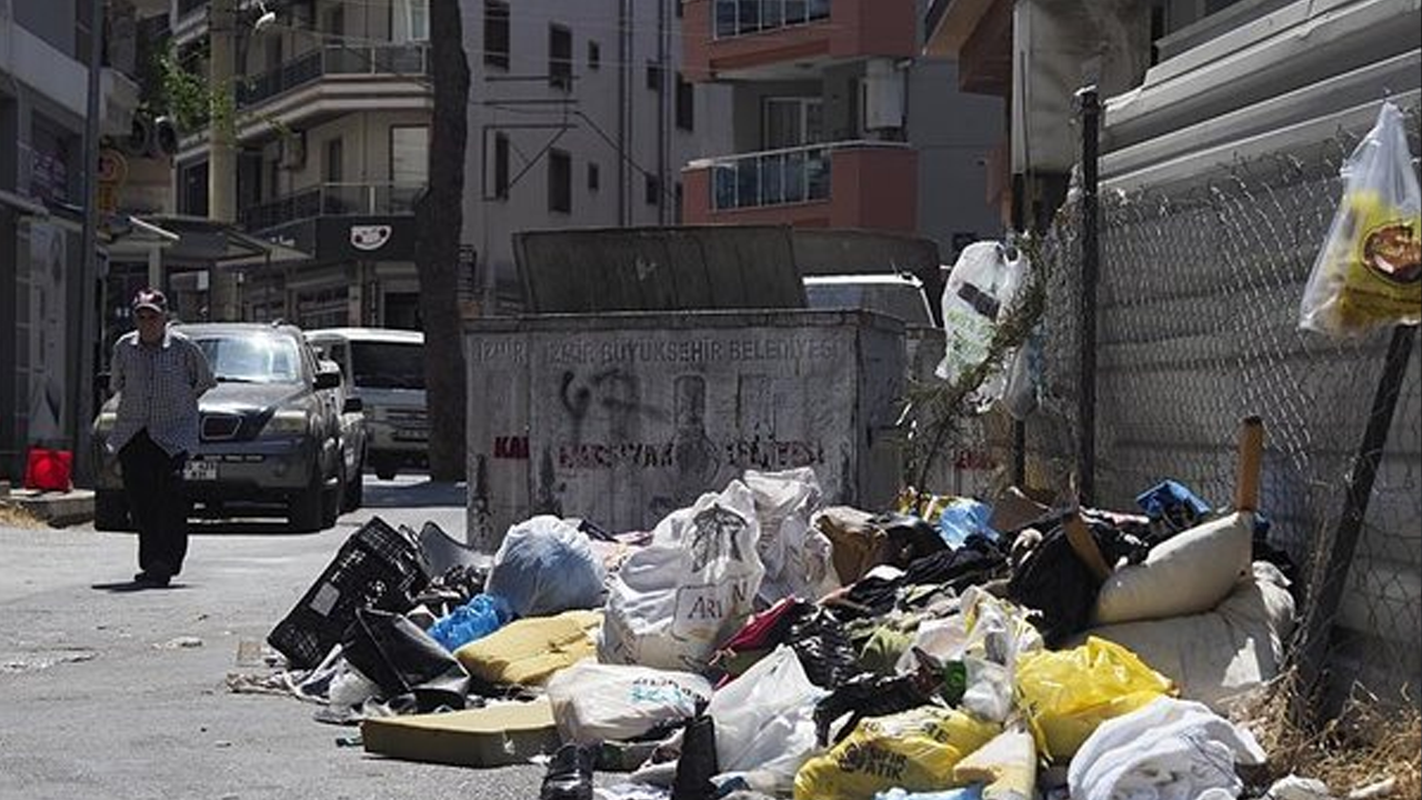 İzmir'de bitmeyen çöp krizi!