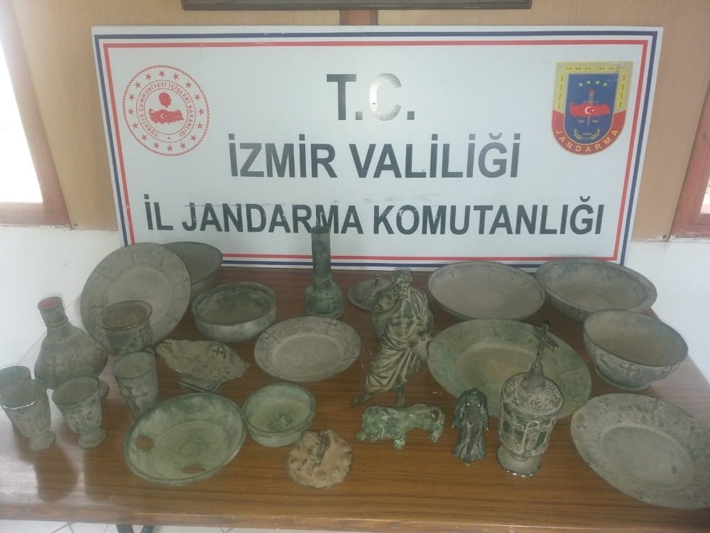 İzmir’de Bizans dönemine ait eserler ele geçirildi 