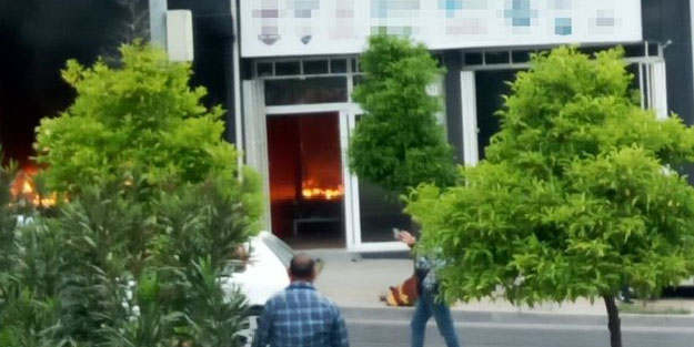 İzmir'de büyük yangın! Ortalık dumana boğuldu