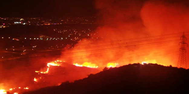 İzmir'de büyük yangın! Yerleşim yeri tehdit altında...