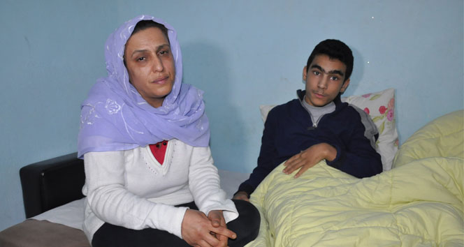 İzmir'de çaresiz anne oğlu için yardım istiyor