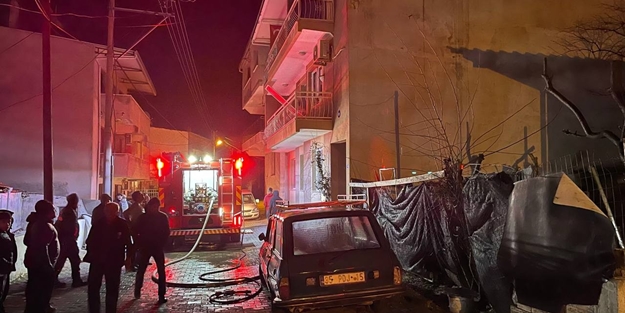 İzmir'de çatı katı yangını korkuttu