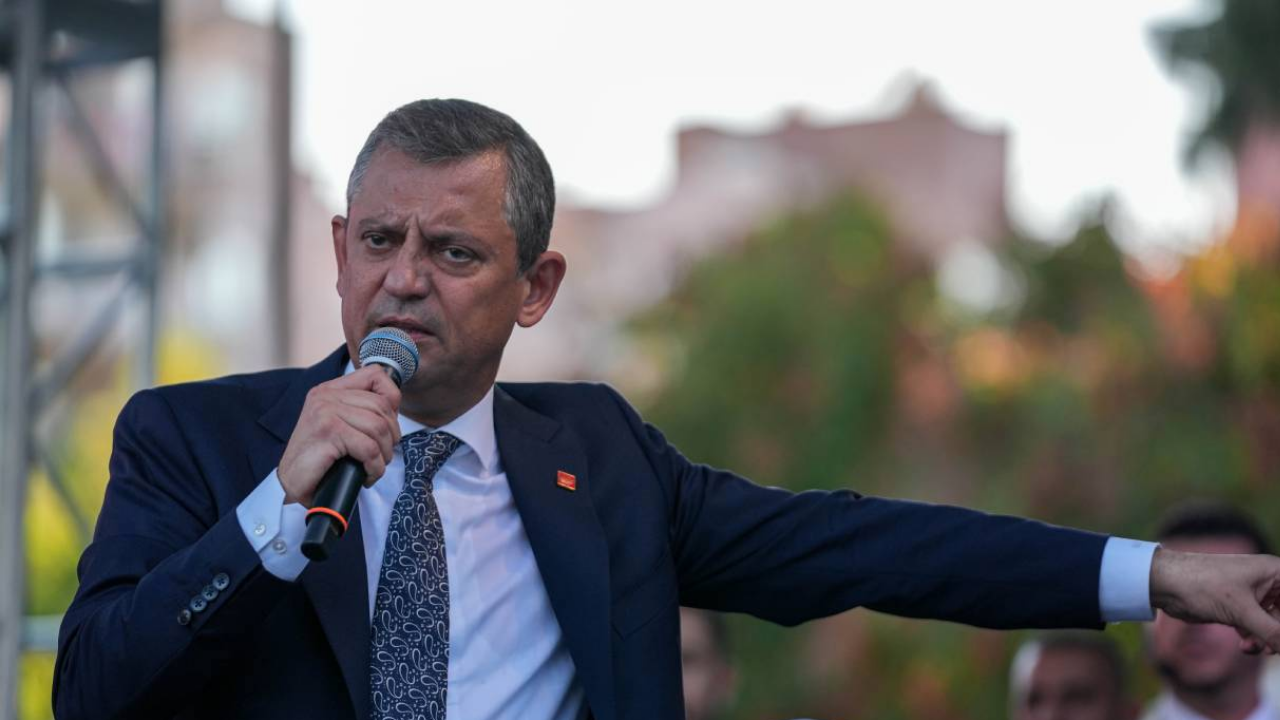 İzmir’de çöp dağları! Özgür Özel’i korku sardı, CHP’ye AK Parti uyarısı