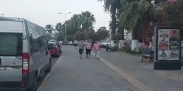 İzmir'de deprem! Halk sokağa döküldü