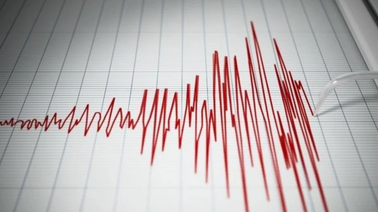 İzmir'de deprem oldu!