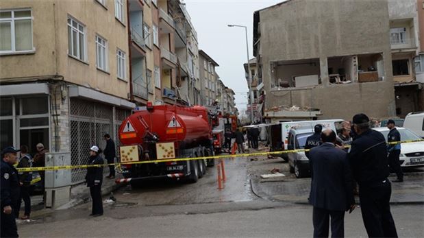 İzmir'de doğalgaz patlaması: 1 yaralı