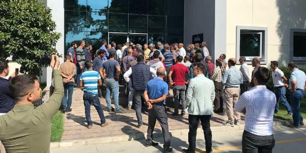 İzmir'de domates üreticileri eylem yaptı