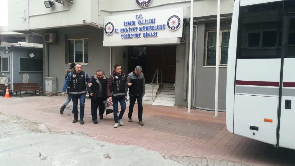 İzmir’de ‘dublörlü dolandırıcılık’ çetesi şüphelileri adliyede 