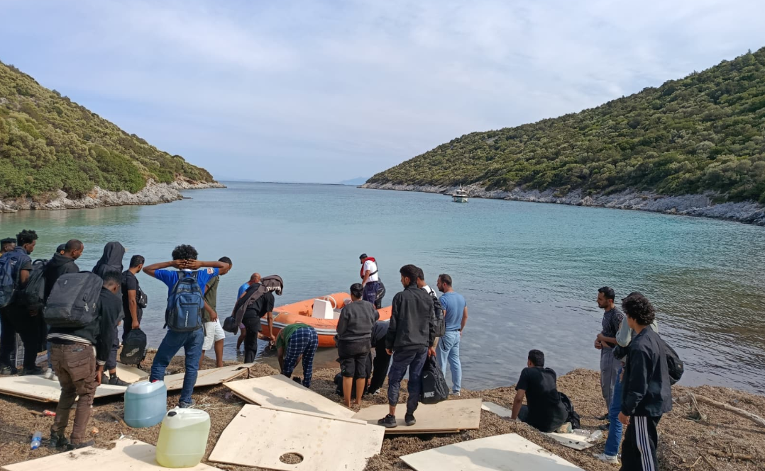 İzmir'de düzensiz göç operasyonu! 22 kişi yakalandı