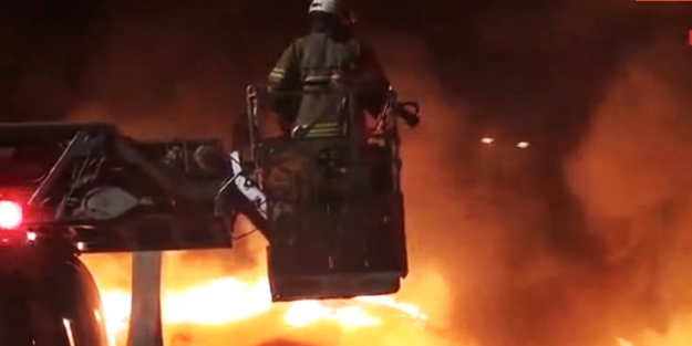 İzmir'de eğlence merkezi cayır cayır yandı