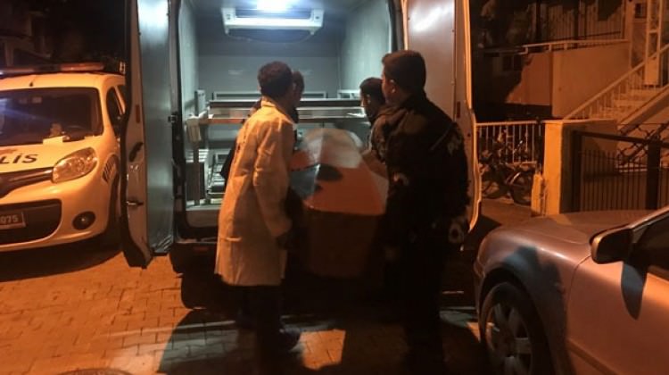 İzmir'de emekli albay evinde ölü bulundu