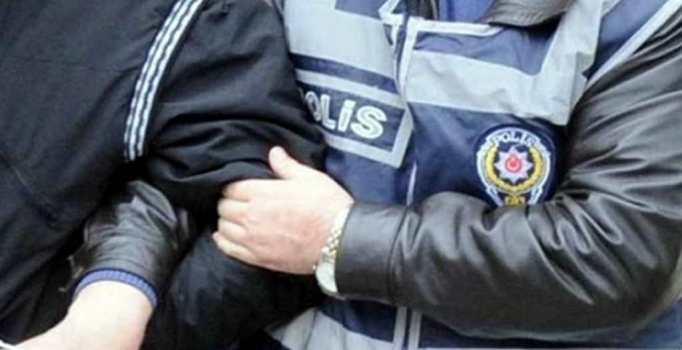 İzmir'de emekli maaşını sayarken kapkaççılara kaptırdı