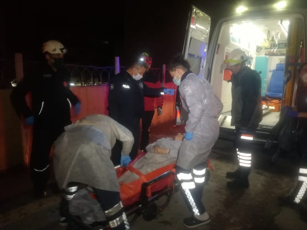 İzmir’de evinde doğum yapan kadın için ekipler seferber oldu 