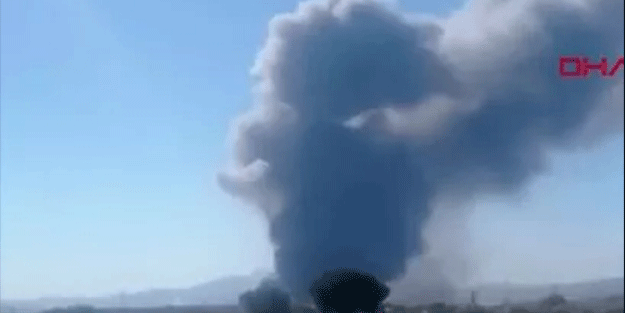 İzmir'de fabrika yangını: Ekiplerin müdahalesi başladı