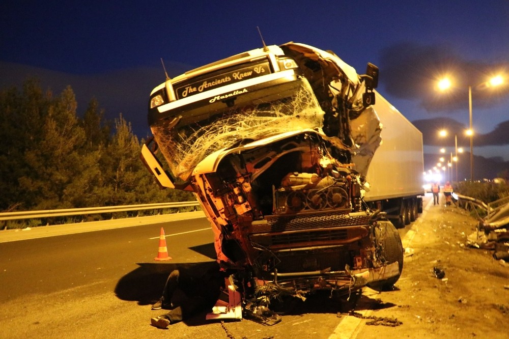 İzmir’de feci kaza: 1 ölü, 1 yaralı 