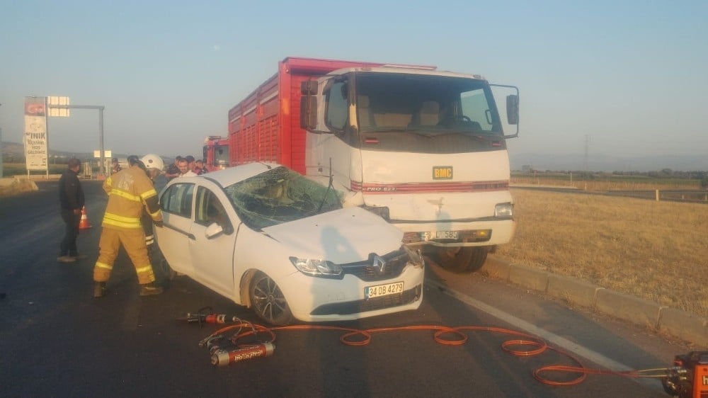 İzmir’de feci kaza: 1 ölü, 3 yaralı 