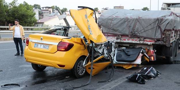İzmir'de feci kaza: Ölü ve yaralılar var