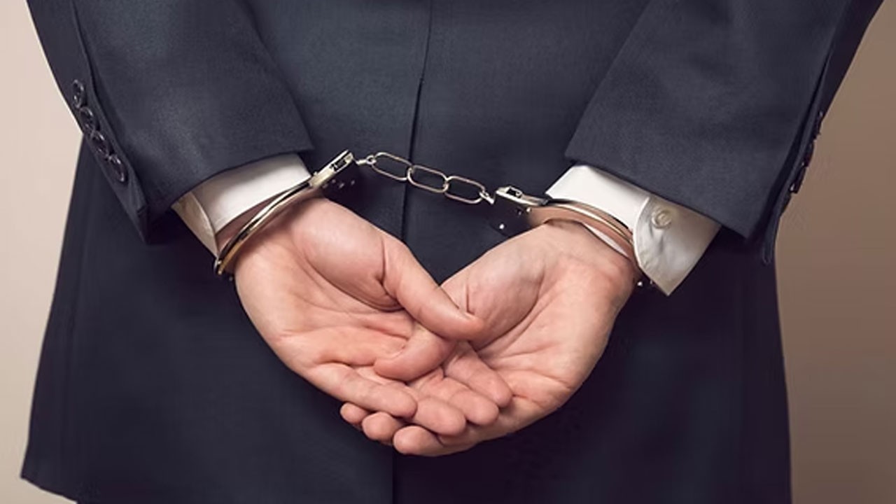 İzmir’de FETÖ’nin askeri yapılanmasına operasyon