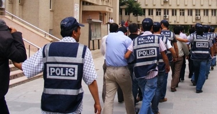 İzmir'de FETÖ'nün TSK yapılanmasına yönelik operasyon