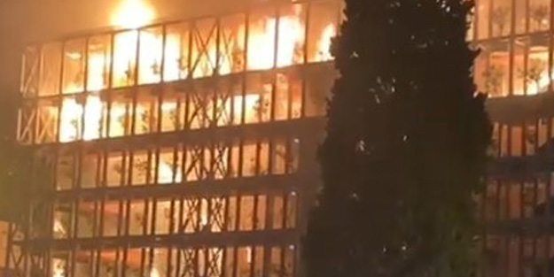 İzmir'de Folkart Sitesi'nde yangın! Patlama sesleri duyuldu, vatandaşlar balkonlardan atladı