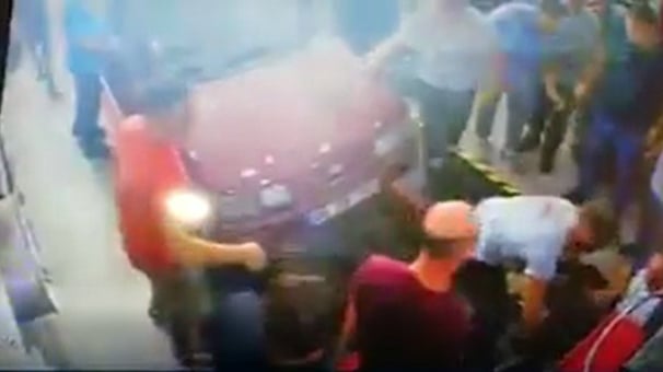İzmir'de fren yerine gaza basınca olanlar oldu