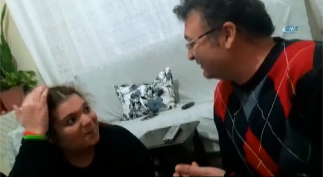 İzmir’de genç kızı yatağından bilekleri kesilerek kaçırıldı!