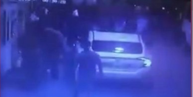 İzmir'de HDP'liler Türk bayraklı araca saldırdı