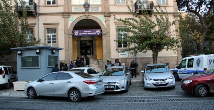 İzmir'de helikopter destekli uyuşturucu operasyonu: 18 gözaltı