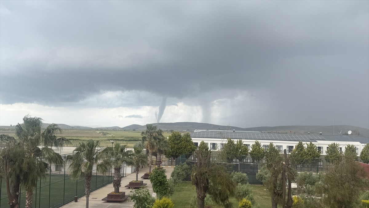 İzmir'de hortum paniği!