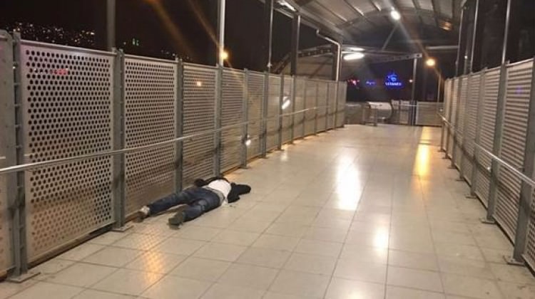 İzmir'de içler acısı görüntü! Bu kez metro istasyonu